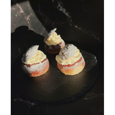 Vastlakukkel Vahukoorekreemi ja Kirsimoosiga